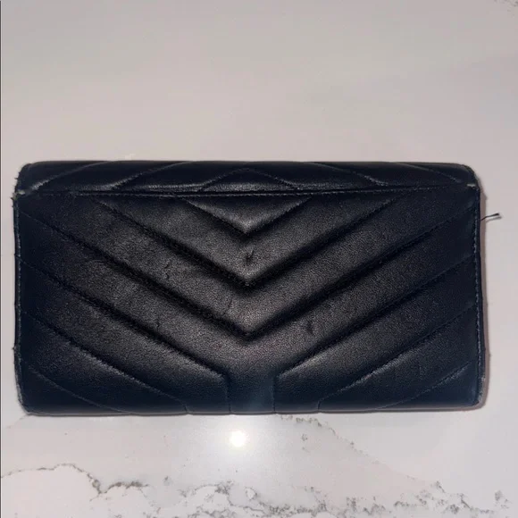100% Authentic Women’s Yves Saint Laurent Y-quilted Calfskin Leather Wallet . - Picture 2 of 10